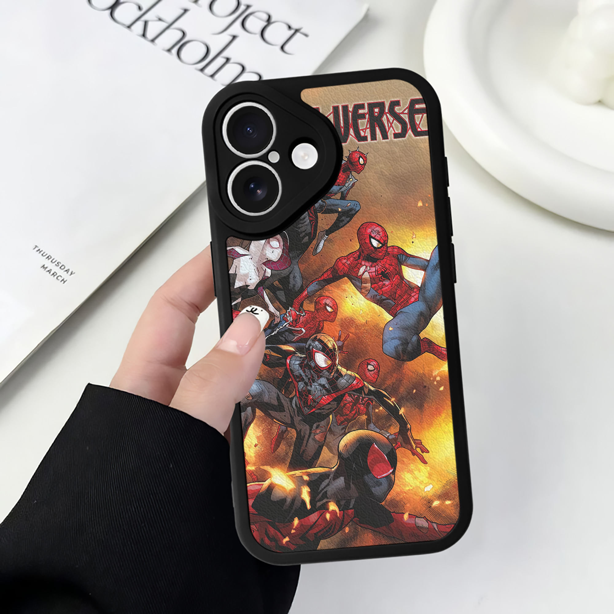 Spider Man スパイダーマン 【iPhone 16シリーズ対応】シリコンスマホケース（レザー調） 材質：シリコン